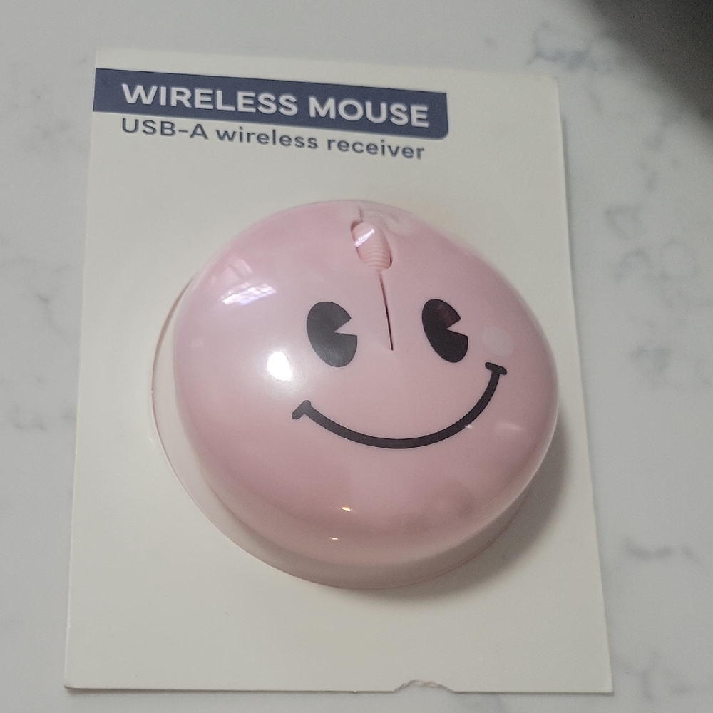 Target Bulleye' Playground  Smiley Face Wireless Mouse USB- A Wireless Receiver